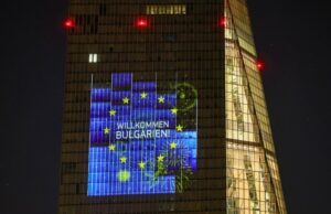 "Добре дошла, България" грейна върху сградата на ЕЦБ