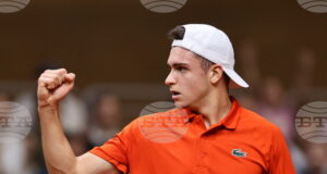 "Опитът беше това, което надделя", заяви Александър Василев след двубоя си с Рафаел Колиньон за Купа "Дейвис"