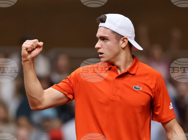 "Опитът беше това, което надделя", заяви Александър Василев след двубоя си с Рафаел Колиньон за Купа "Дейвис"