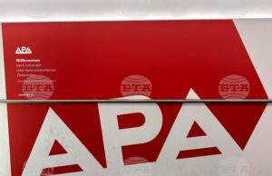 АПА: Гражданското общество в Австрия критикува забраната за носене на забрадки в училище