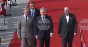 АПП: Узбекистанският президент пристигна на двудневно държавно посещение в Пакистан