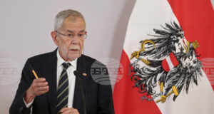 Австрийският президент подкрепи плановете за удължаване на военната служба