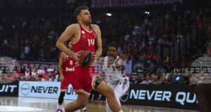 Александър Везенков изведе Олимпиакос до победа над Цървена звезда в Евролигата