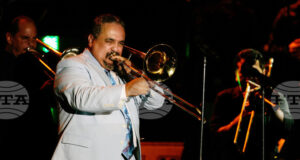 Американският салса музикант Уили Колон почина на 75-годишна възраст