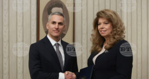 Президентът Илияна Йотова възлага на кандидата за служебен министър-председател Андрей Гюров да състави правителство.