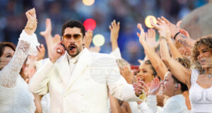 Бед Бъни се изкачи на върха на германските музикални класации след шоуто на Супербоул