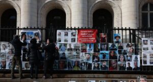 Близки на загинали при катастрофи поискаха спиране на „войната по пътищата“ на протест пред Съдебната палата