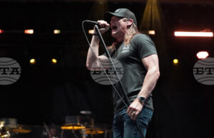 Брад Арнолд, вокалист на американската група "3 Дорс Даун", почина от рак на 47-годишна възраст