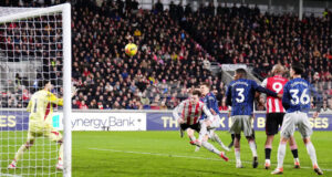 Брентфорд надигра лидера във Висшата лига Арсенал, но не успя да го победи