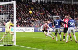 Брентфорд надигра лидера във Висшата лига Арсенал, но не успя да го победи