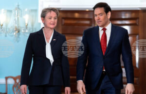 Британската външна министърка ще се срещне с американския държавен секретар във Вашингтон Британската външна министърка ще се срещне с американския държавен секретар във Вашингтон