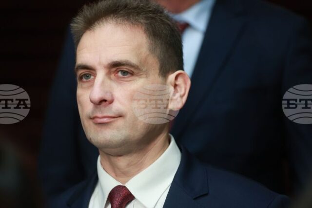 В служебния кабинет искаме да видим експерти и професионалисти, които не са свързани с партиите на статуквото, каза Севим Али от АПС