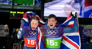 Великобритания спечели златните медали в състезанието по скелетон за смесени отбори