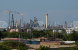 Венецуелската държавна петролна компания преговаря със свои партньори за разширяване на предоставените им петролни находища