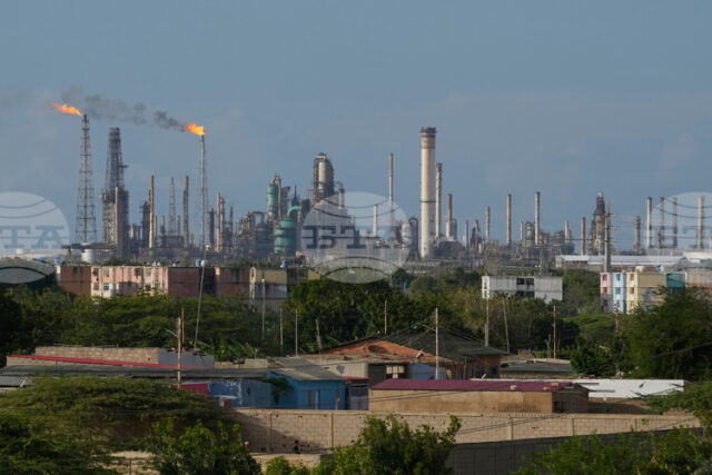 Венецуелската държавна петролна компания преговаря със свои партньори за разширяване на предоставените им петролни находища