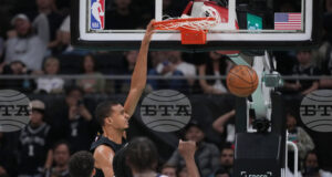 Виктор Уембаняма поведе Сан Антонио Спърс при победата срещу Сакраменто Кингс в НБА