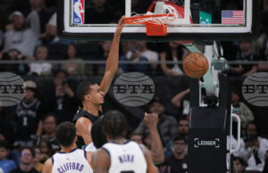 Виктор Уембаняма поведе Сан Антонио Спърс при победата срещу Сакраменто Кингс в НБА