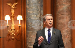 Върховният съд на САЩ отне предимството на президента Доналд Тръмп с решението си за митата, заяви министърът на финансите на САЩ Скот Бесънт