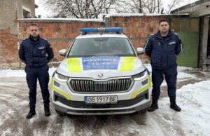 Двама полицаи от Луковит спасиха жена от пожар и бяха отличени с писмена похвала за смелост