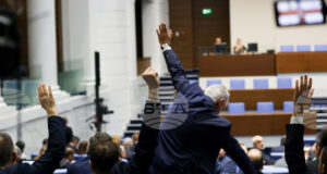 Депутатите излязоха в нова почивка заради липса на кворум