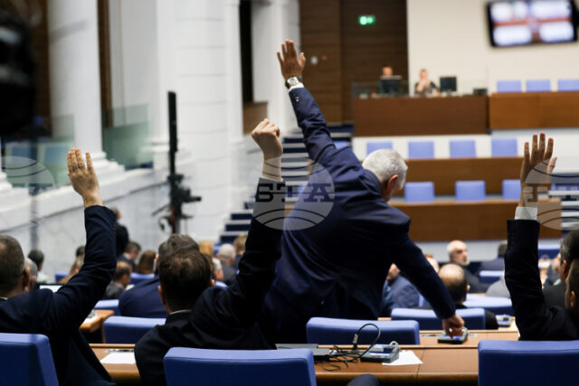 Депутатите излязоха в нова почивка заради липса на кворум