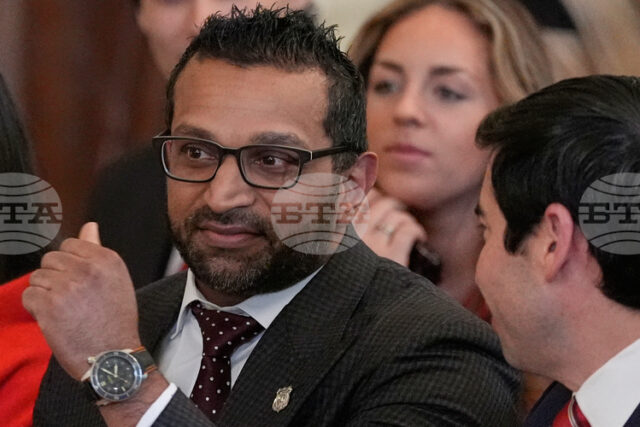 Директорът на ФБР Каш Пател защити олимпийското празненство с бира Директорът на ФБР Каш Пател защити олимпийското празненство с бира по време на пътуването си в Италия