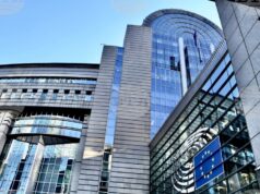 Евродепутати настояват за отлагане на гласуването в ЕП на търговското споразумение със САЩ