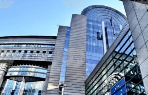 Евродепутати настояват за отлагане на гласуването в ЕП на търговското споразумение със САЩ