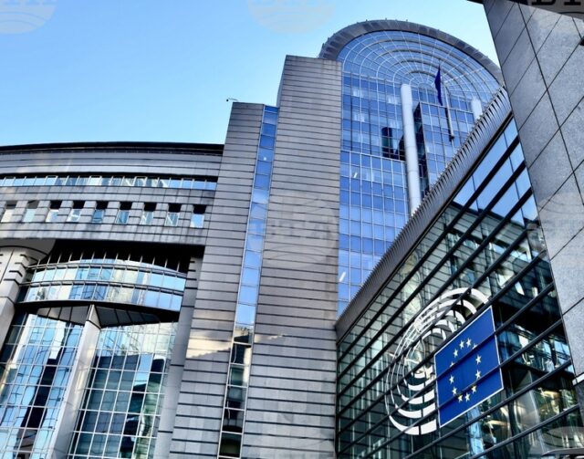 Евродепутати настояват за отлагане на гласуването в ЕП на търговското споразумение със САЩ