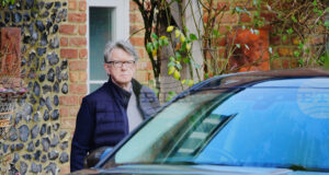 Европейската служба за борба с измамите проучва Питър Манделсън; британското правителство се съгласи да публикува документи, свързани с него