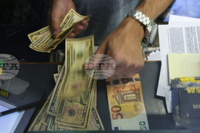 Еврото с минимално понижение спрямо долара в сутрешната междубанкова търговия Еврото леко отстъпва спрямо долара