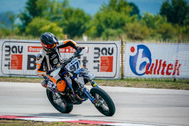 Един от най-добрите български състезатели по мотокрос и супермото Майкъл Иванов се завръща към активните състезания