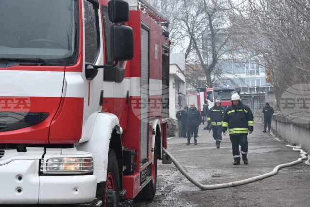 Един човек е загинал и един е пострадал при пожари през изминалото денонощие у нас