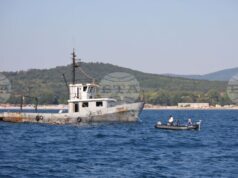 За днес е преустановена операцията по издирването на рибарския кораб в района на Маслен нос