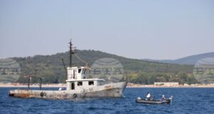 За днес е преустановена операцията по издирването на рибарския кораб в района на Маслен нос