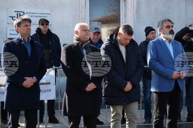 За кадрови промени в СДВР не сме разговаряли към настоящия За кадрови промени в СДВР не сме разговаряли към настоящия момент с министър Дечев, каза директорът на СДВР столичната полиция Любомир Николов