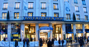 Хотел "Байеришер Хоф" в Мюнхен, където днес започва Мюнхенската конференция по сигурността.