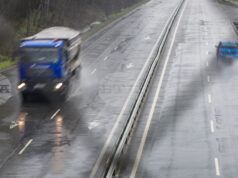 Затворен за леки автомобили е пътят към бургаския квартал "Долно Езерово"