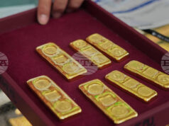 Златото поевтинява леко при слаба търговия и реализиране на печалби