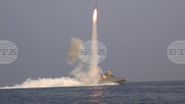 Иран и Русия проведоха съвместни военноморски учения в Оманския залив Иран и Русия проведоха съвместни военноморски учения в Оманския залив на фона на нарастващото напрежение в региона