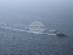 Иран изстреля ракети при учения в Ормузкия проток на фона на започналия в Женева нов кръг преговори със САЩ