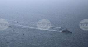 Иран изстреля ракети при учения в Ормузкия проток на фона на започналия в Женева нов кръг преговори със САЩ