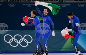 Италия е олимпийски шампион в отборното преследване на бързо пързаляне с кънки на Игрите в Милано