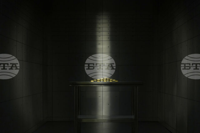 Китай между традицията и рекордните пазари - цената на златото привлича жителите на страната пред машини, обменящи бижута срещу пари в брой