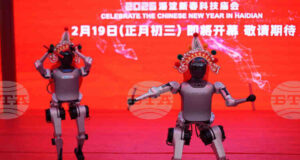 Китай посрещна годината на Коня с голяма гала и роботи