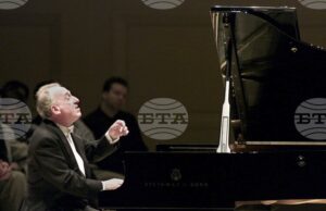 Комплект от 62 диска събира всички записи на пианиста Маурицио Полини и дава пълен поглед върху кариерата му