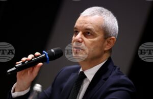 Не виждам как ще се случи на практика, коментира Костадин Костадинов предложението на ГЕРБ – СДС за възможност за избор на служебен премиер