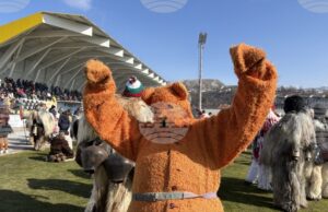 Кукери от цялата страна участват в празник за Сирни заговезни в град Костенец Кукери от цялата страна участват в празник за Сирни заговезни в град Костенец