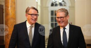 Манделсън е изправен пред искане да върне обезщетението, получено след отстраняването му като посланик в САЩ заради връзките му с Епстийн