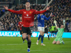 Манчестър Юнайтед продължи на десет мача серията си без загуба във Висшата лига Манчестър Юнайтед продължи на десет мача серията си без загуба във Висшата лига